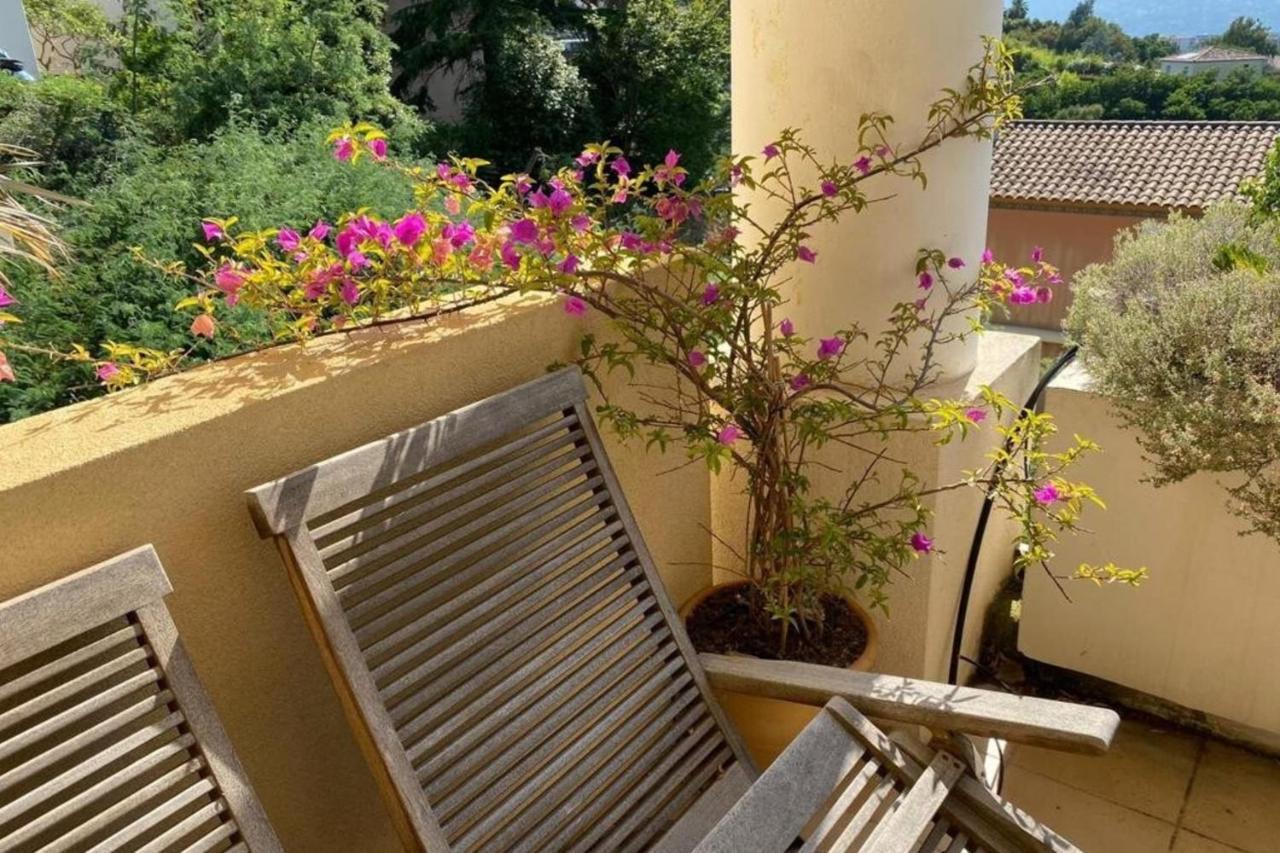 Appartamento C061-quiet With Terrace & Pool - *